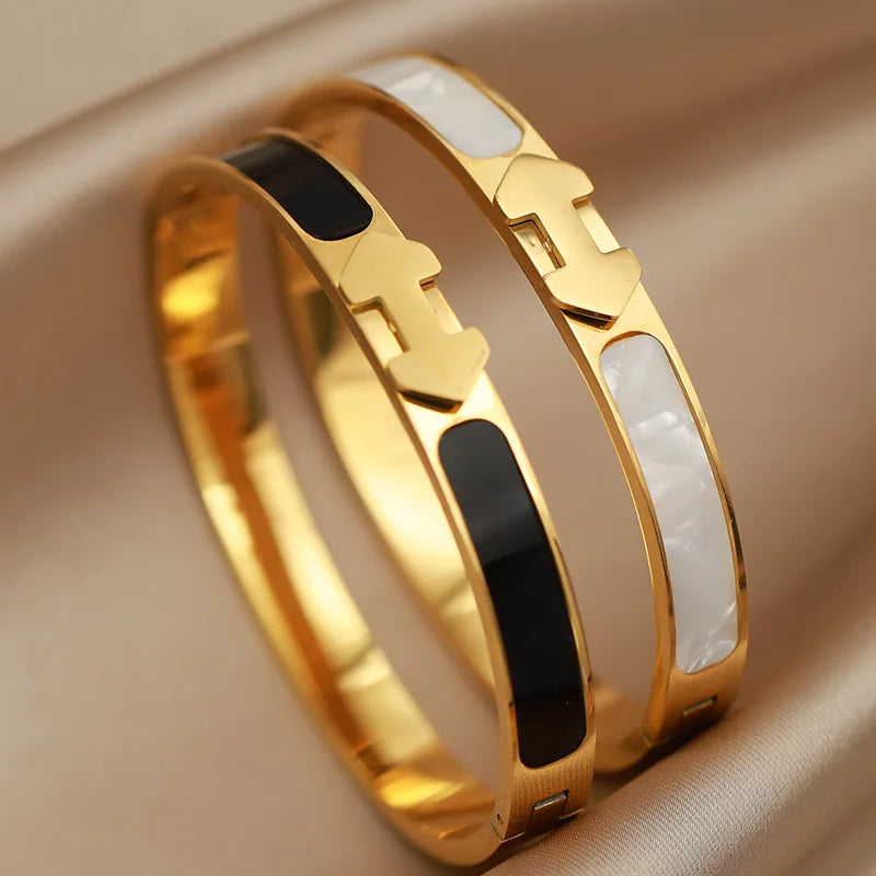Bracelet Femme Triangle en Acier Inoxydable - Élégance et Style Durable 0