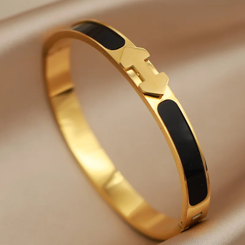 Bracelet Femme Triangle en Acier Inoxydable - Élégance et Style Durable 3