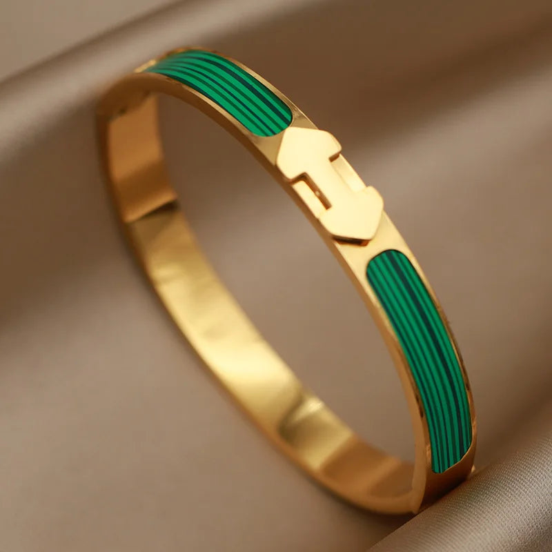 Bracelet Femme Triangle en Acier Inoxydable - Élégance et Style Durable 7