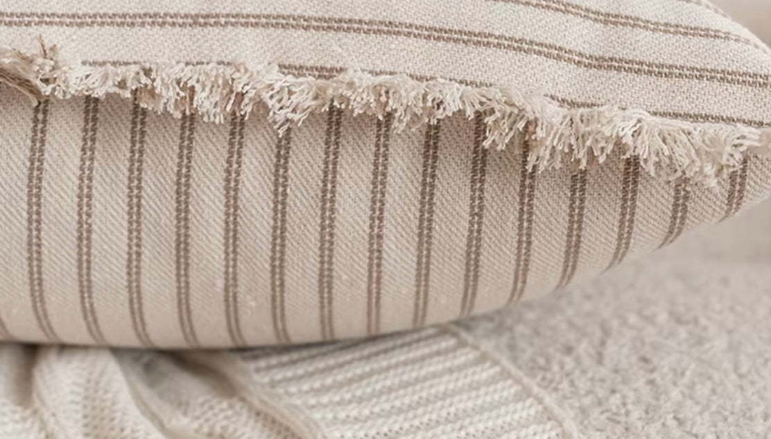 Housse de Coussin Rayé à Franges en Jacquard Coton Lin – Élégante et Durable