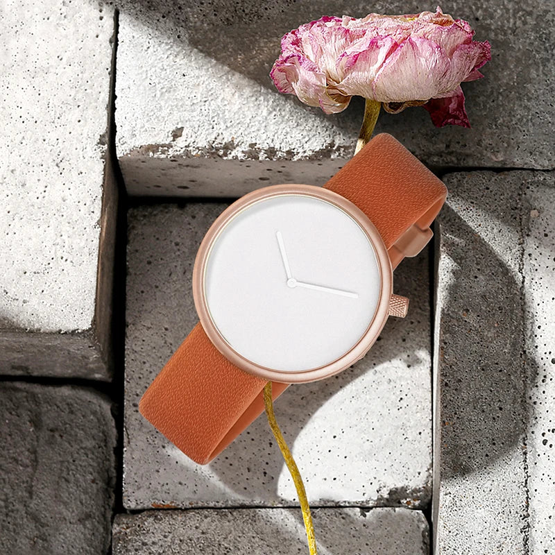 Montre Femme Minimaliste en Cuir - Élégante et Précise, Disque Petit, Style Raffiné 4
