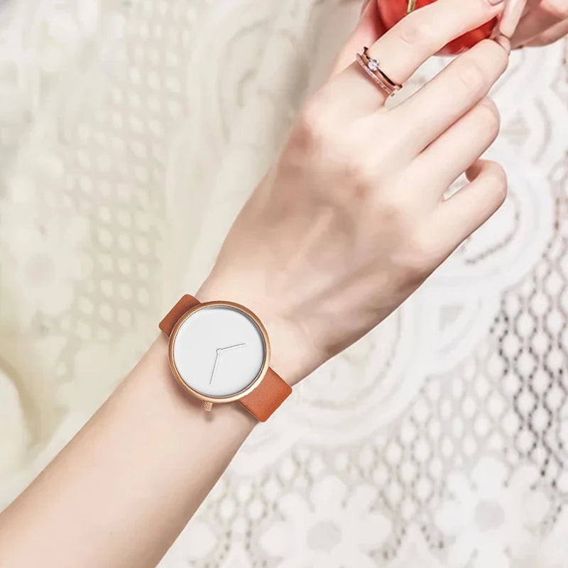 Montre Femme Minimaliste en Cuir - Élégante et Précise, Disque Petit, Style Raffiné 5