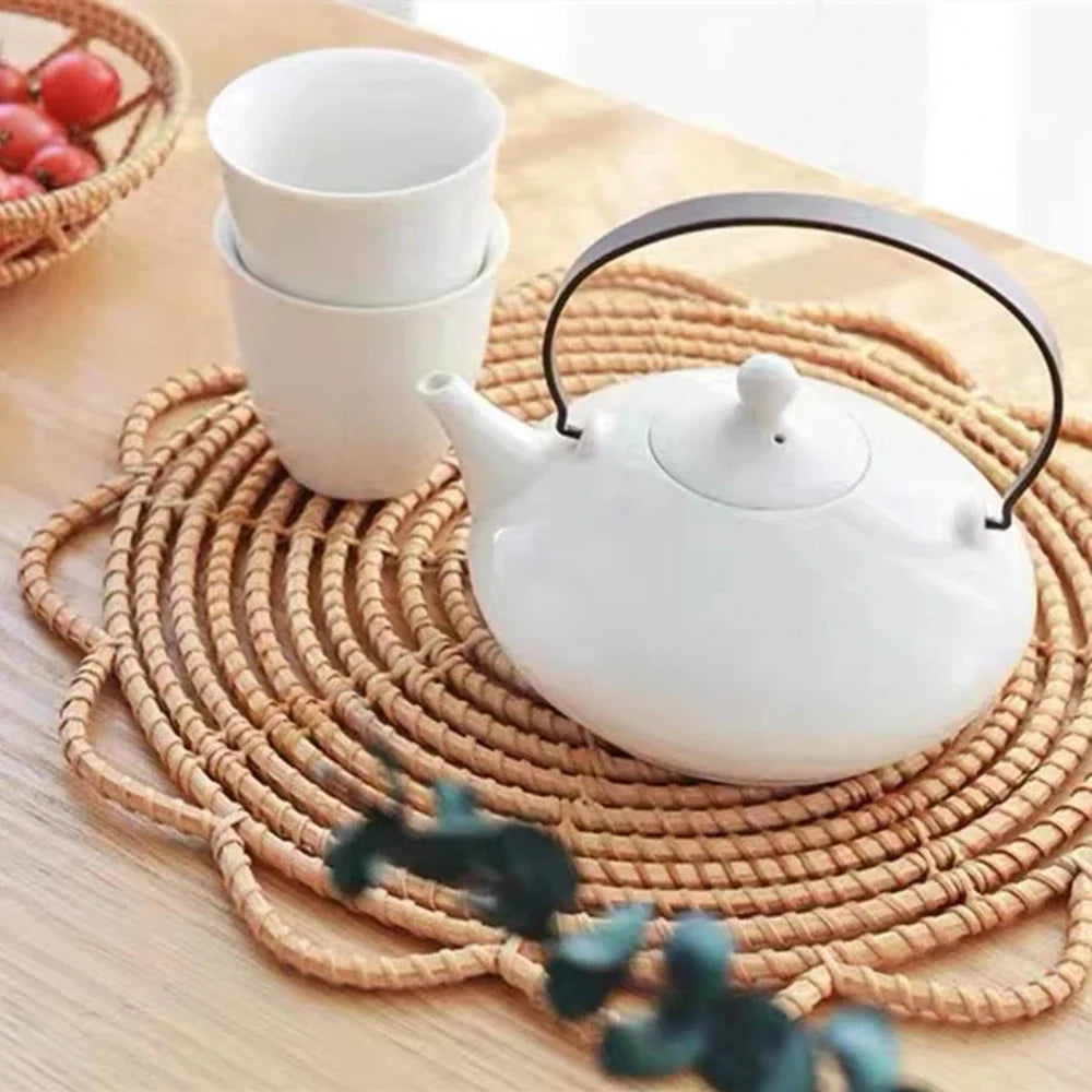 Panier Décoratif en Rotin Tissé pour Intérieur – Suspension Artisanale, Ambiance Chaleureuse et Accrochage Facile