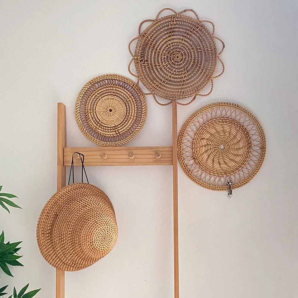 Panier Décoratif en Rotin Tissé pour Intérieur – Suspension Artisanale, Ambiance Chaleureuse et Accrochage Facile