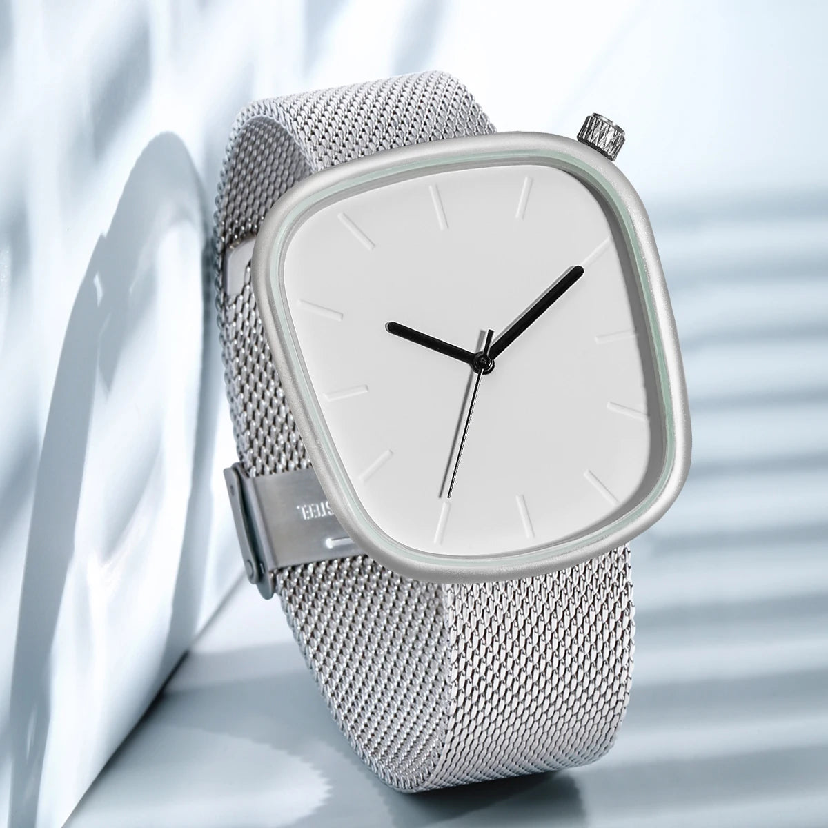 Montre Minimaliste Unisexe Quartz Carrée Noir et Blanc - Élégante et Fonctionnelle 4