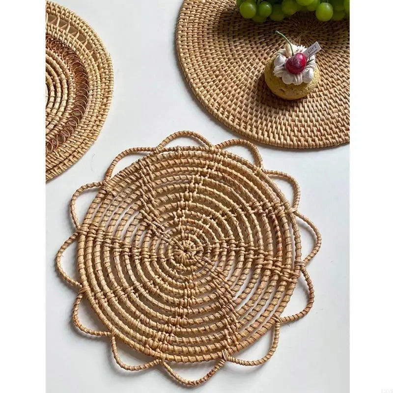 Panier Décoratif en Rotin Tissé pour Mur – Élégance Nordique et Rangement Pratique