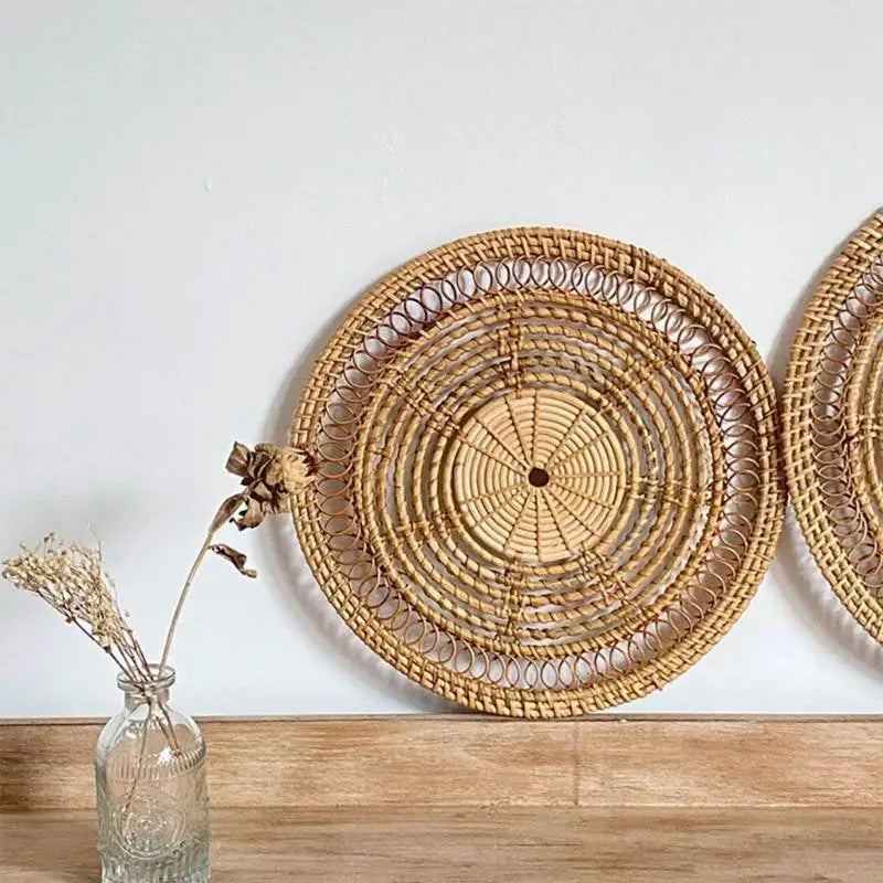 Panier Décoratif en Rotin Tissé pour Mur – Élégance Nordique et Rangement Pratique